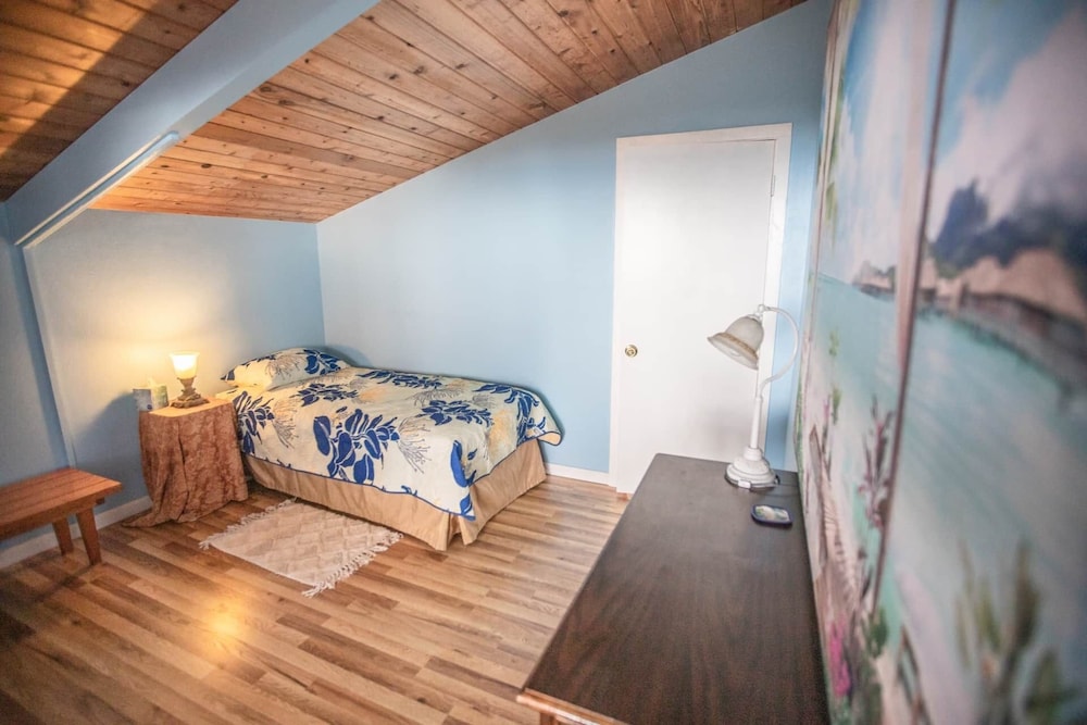 Ocean Vista Suite, 2 Queen Beds, Private Bathroom & Kitchen, Lanai photo 2