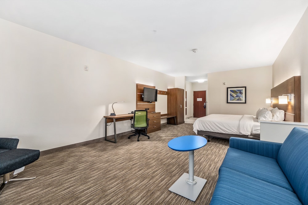 Suite, 1 King Bed, Accessible (Communications, Accessible Tub) - Photo 2