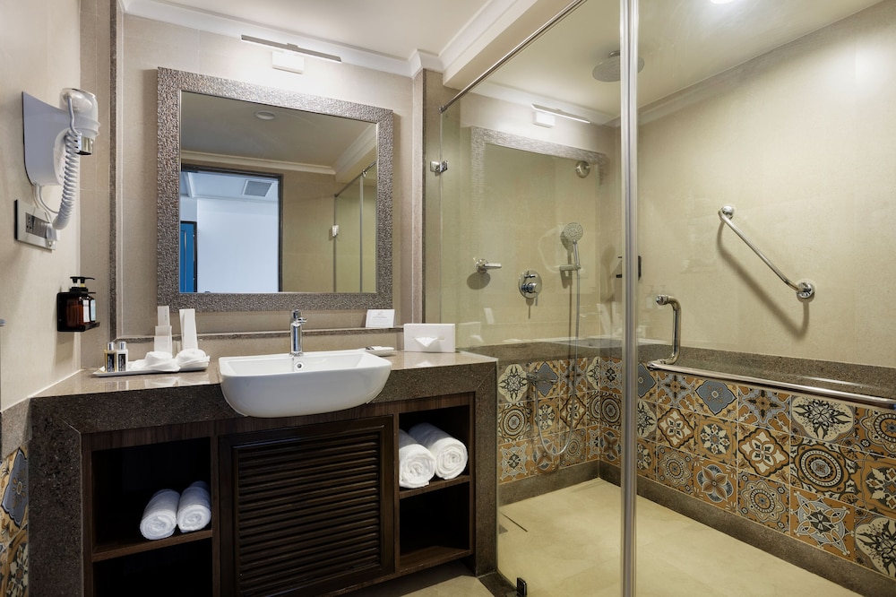 Deluxe Room, Sea View - Photo 9