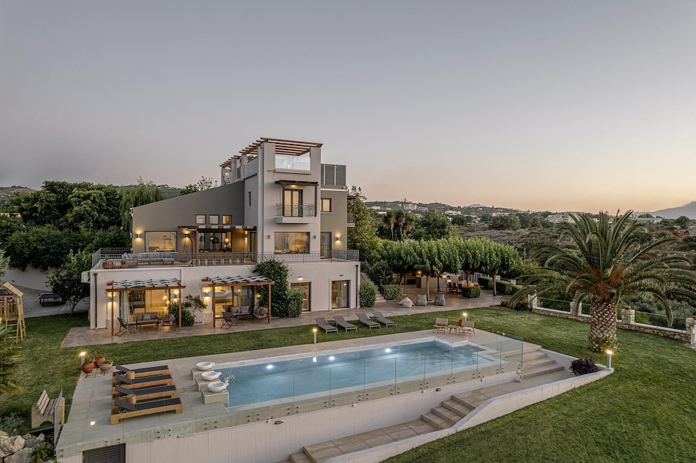 Villa photo 1