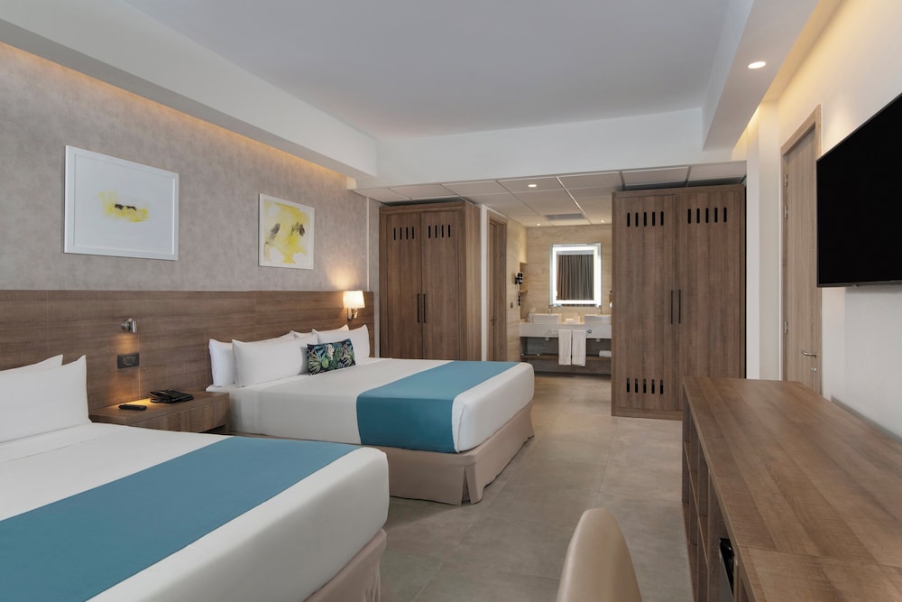 Luxury Suite - Photo 8