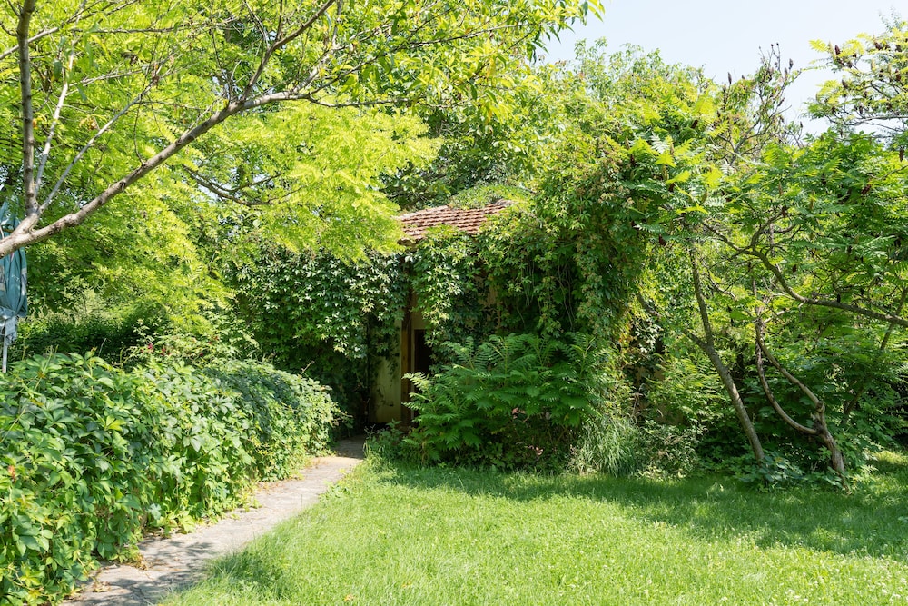 Villa photo 2