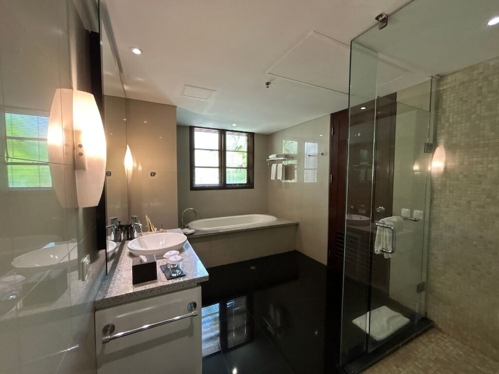 Suite, 3 Bedrooms, Terrace - Photo 16