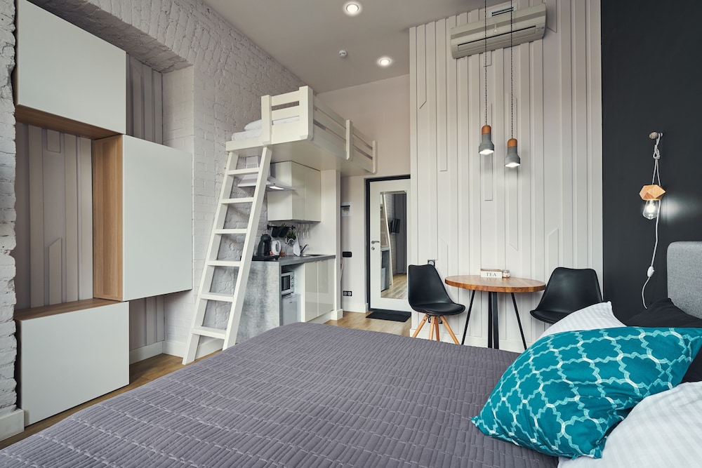 Superior Triple Room, 3 Twin Beds, City View photo 3