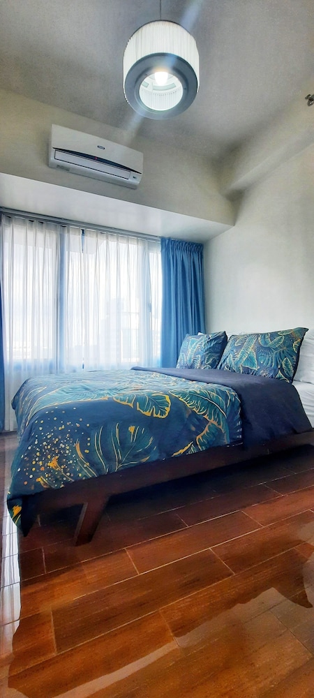 City Apartment, 1 Queen Bed with Sofa bed, Kitchen, City View photo 3