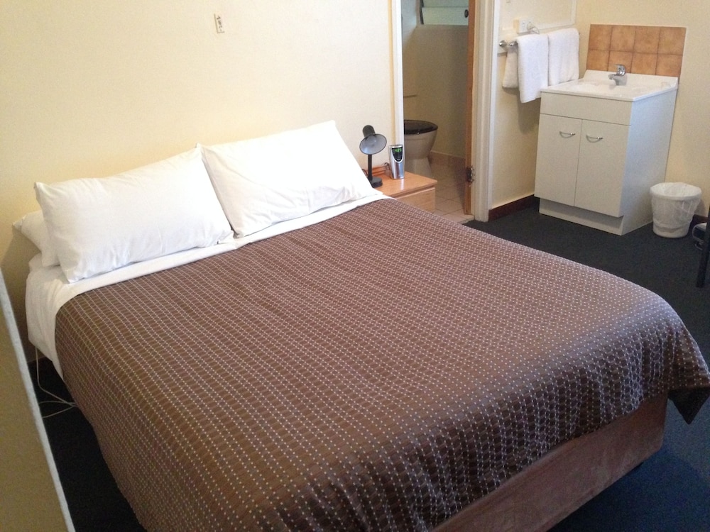Hotel Double With Ensuite photo 1