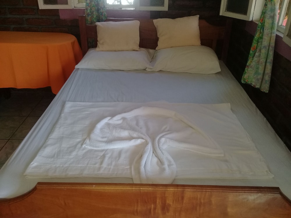 Basic Bungalow, 1 Queen Bed, Non Smoking, Garden View photo 1