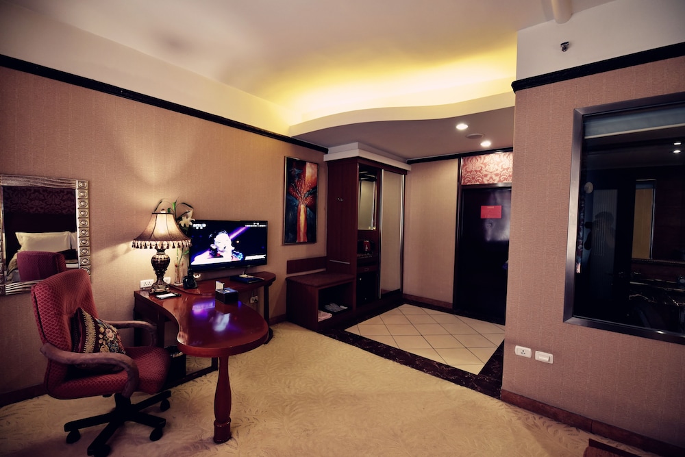 Luxury Single Room, 1 Queen Bed photo 3