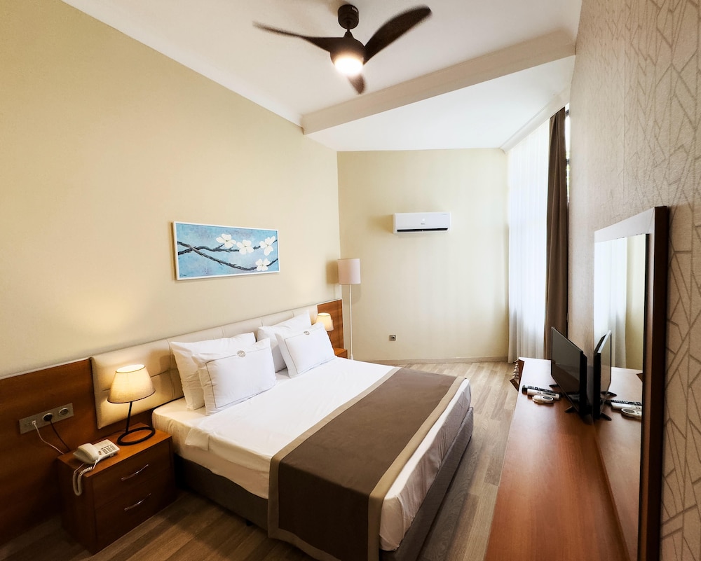 Standard Room Ground Floor with Land View - Photo 1