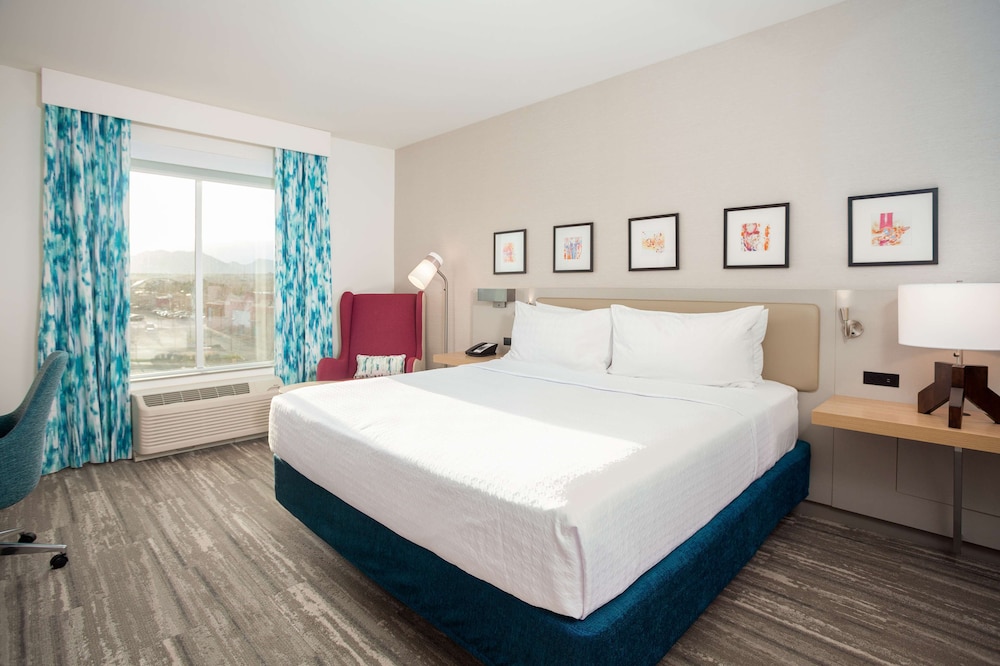 Room, 1 King Bed, Accessible, Mountain View (Hearing)