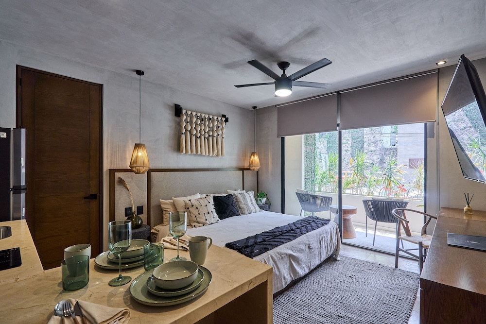 Deluxe Studio Suite