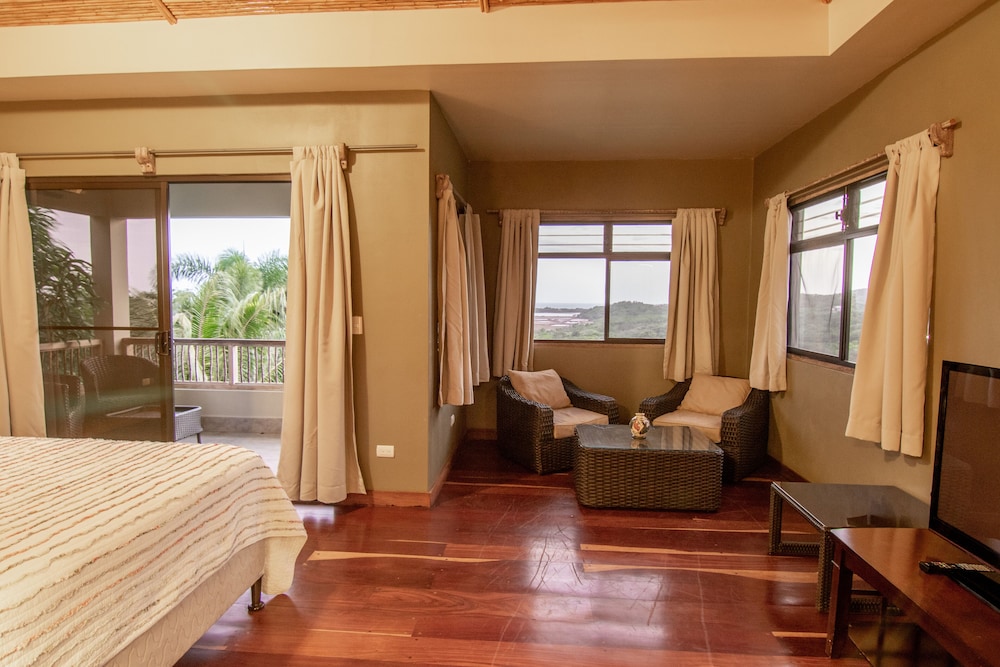 House, 3 Bedrooms, Ocean View, Poolside photo 1