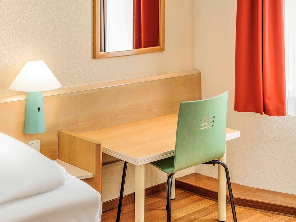 Standard Twin Room, 2 Twin Beds - Photo 4
