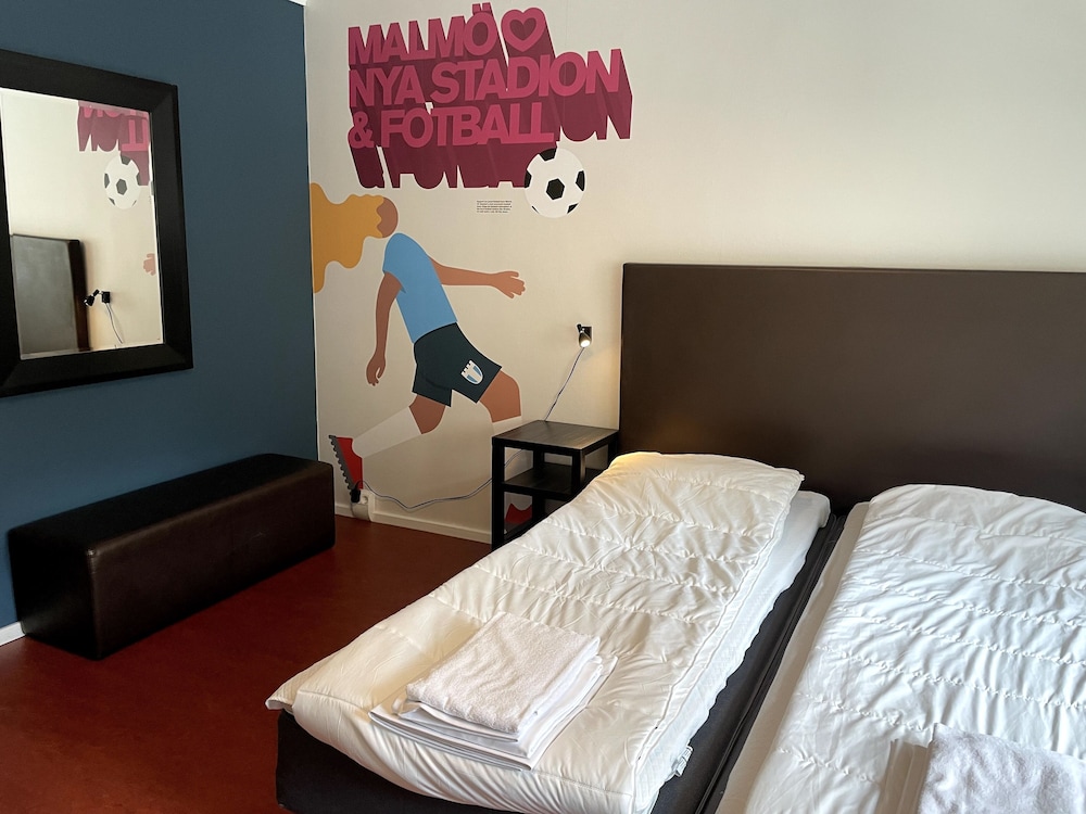 Standard Triple Room, 3 Twin Beds, Shared Bathroom photo 1