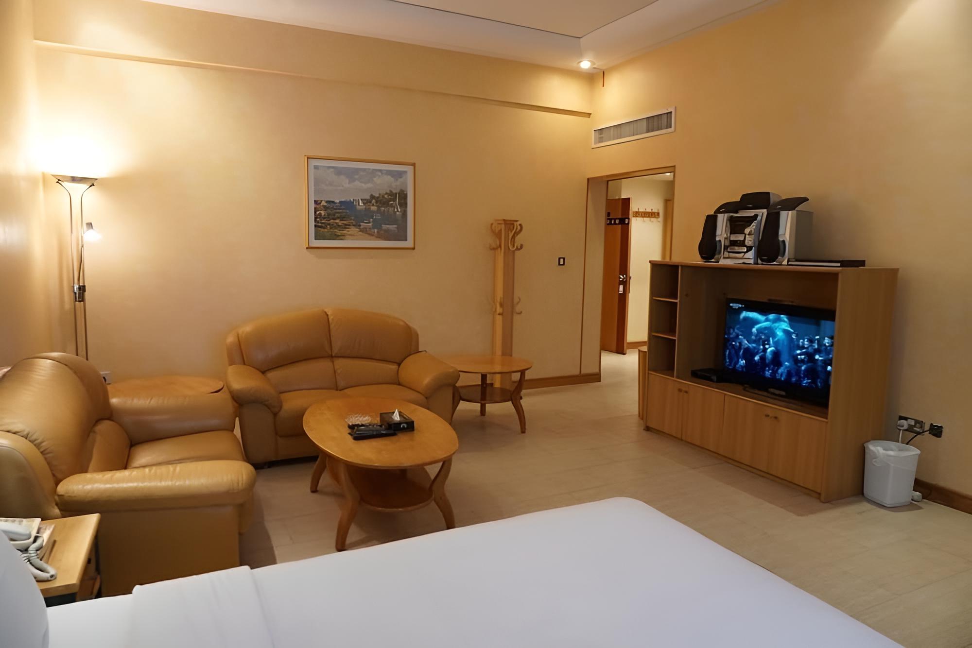 Family Studio, 1 King Bed, Non Smoking