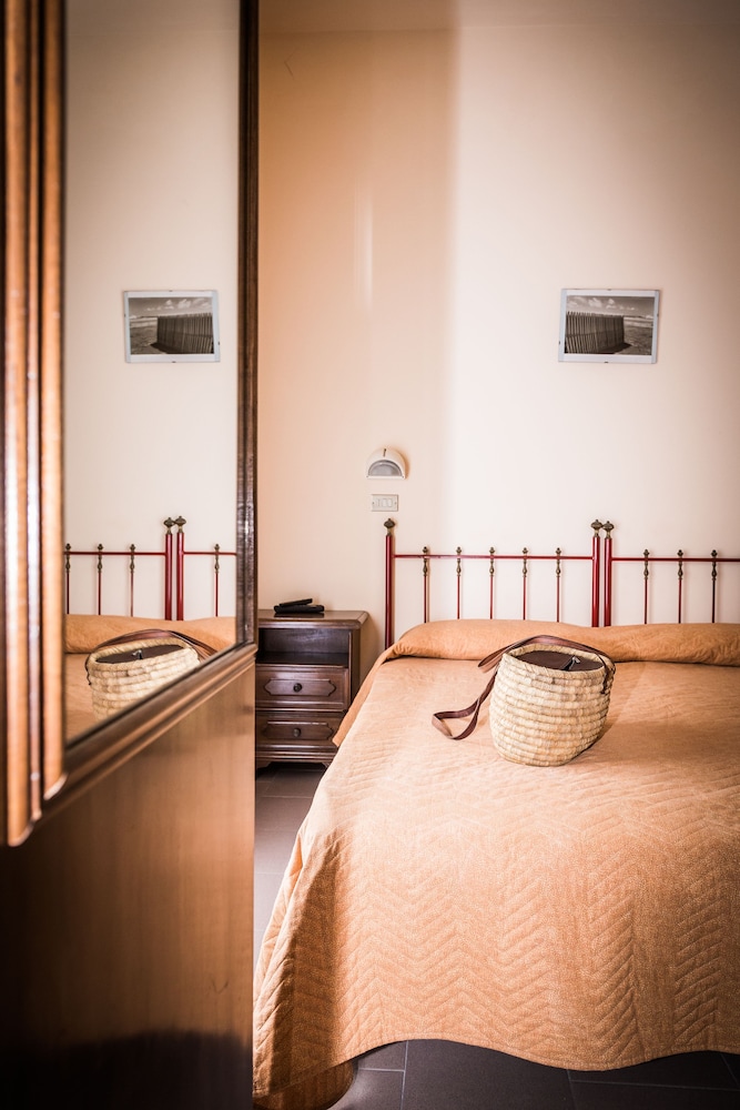 Economy Double Room photo 3
