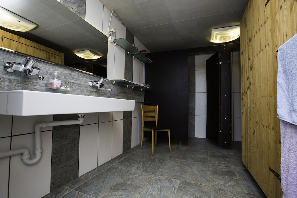 Quadruple Room, Shared Bathroom photo 2