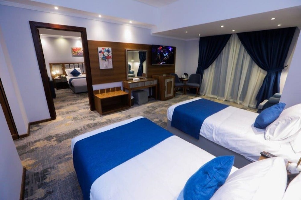 Junior Suite, Multiple Beds, Refrigerator