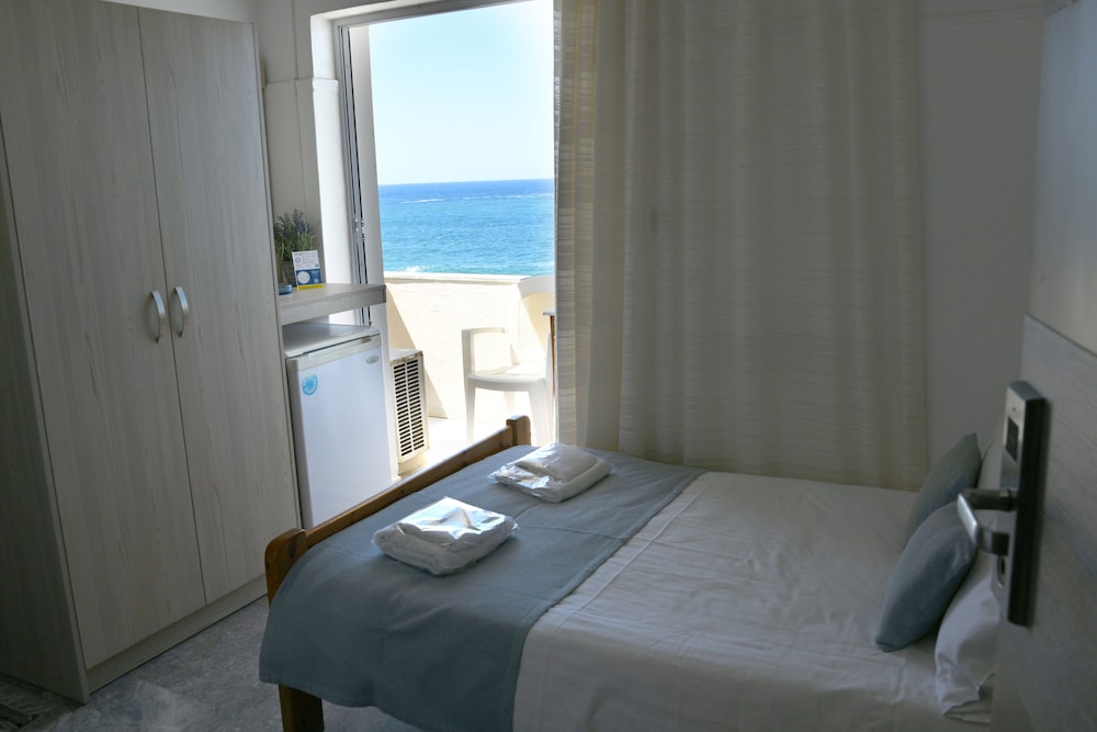 Single Room, Sea View