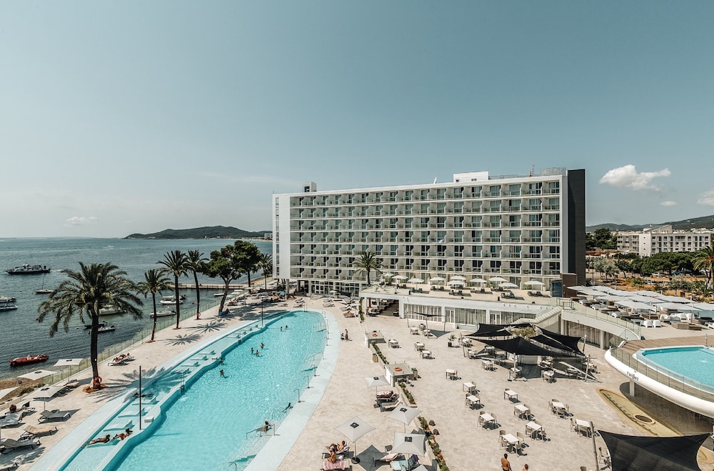 Double Room, Balcony, Pool View (Discover Side Seaview) thumbnail 5