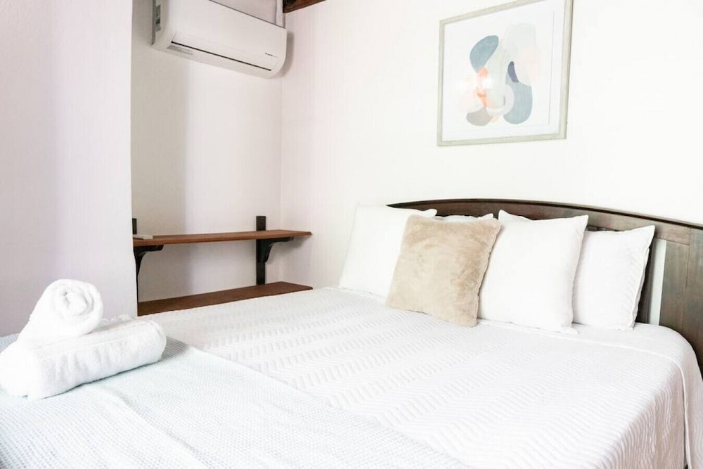 Deluxe 3-Bedroom w/ City View (Is in 251 Fortaleza Suite 1 San Juan PR)