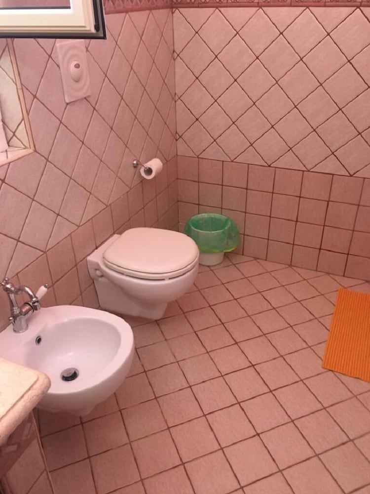 Basic Double Room, Private Bathroom photo 3