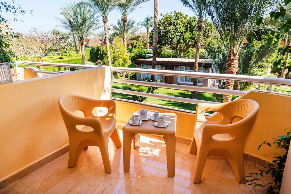 Premium Triple Room, Pool View