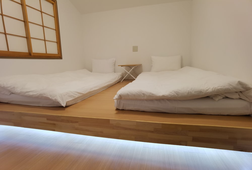 Basic Twin Room photo 2