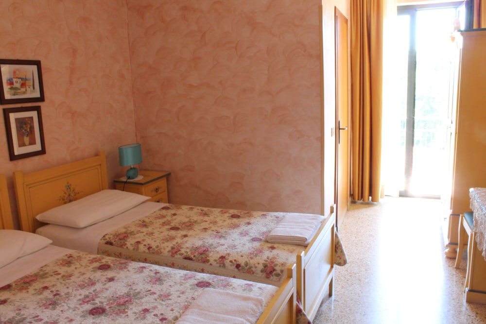 Classic Quadruple Room photo 3