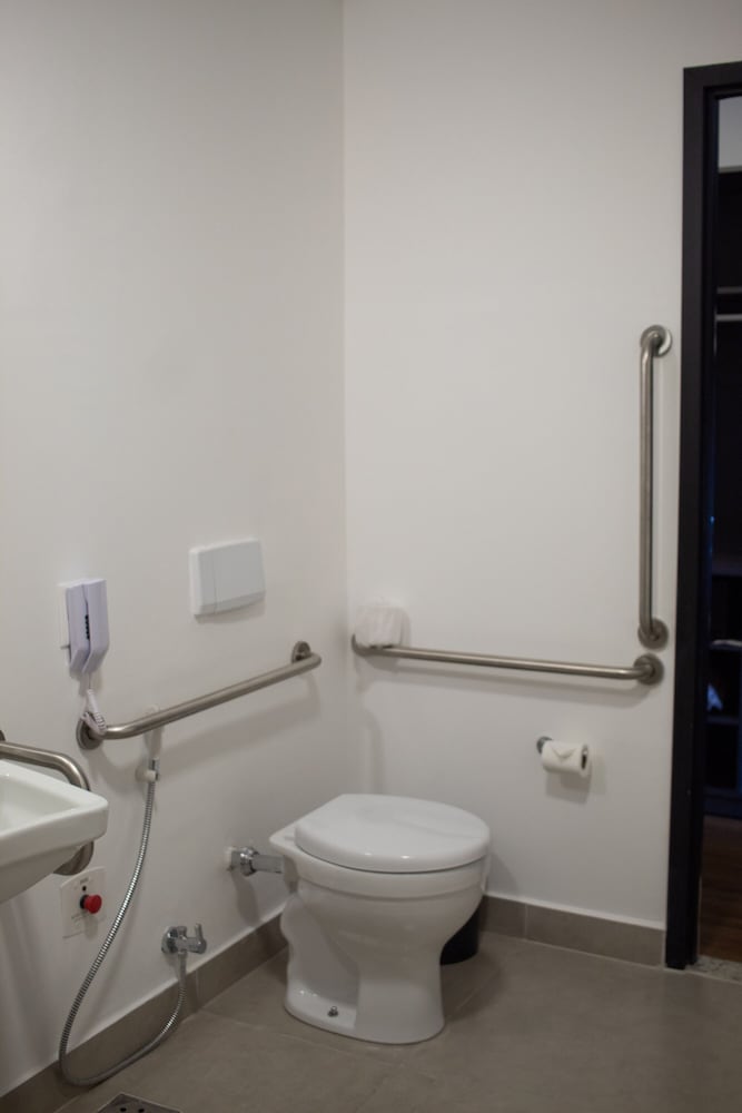 Superior Room, 1 Queen Bed, Mobility Accessible, photo 6
