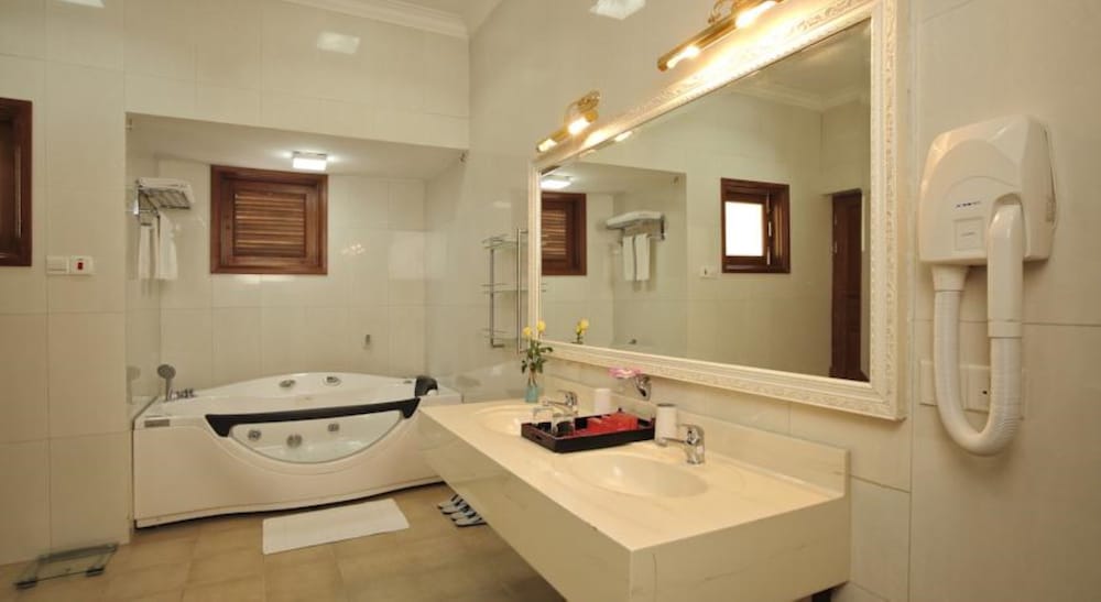 Myat Taw Win Suite photo 3