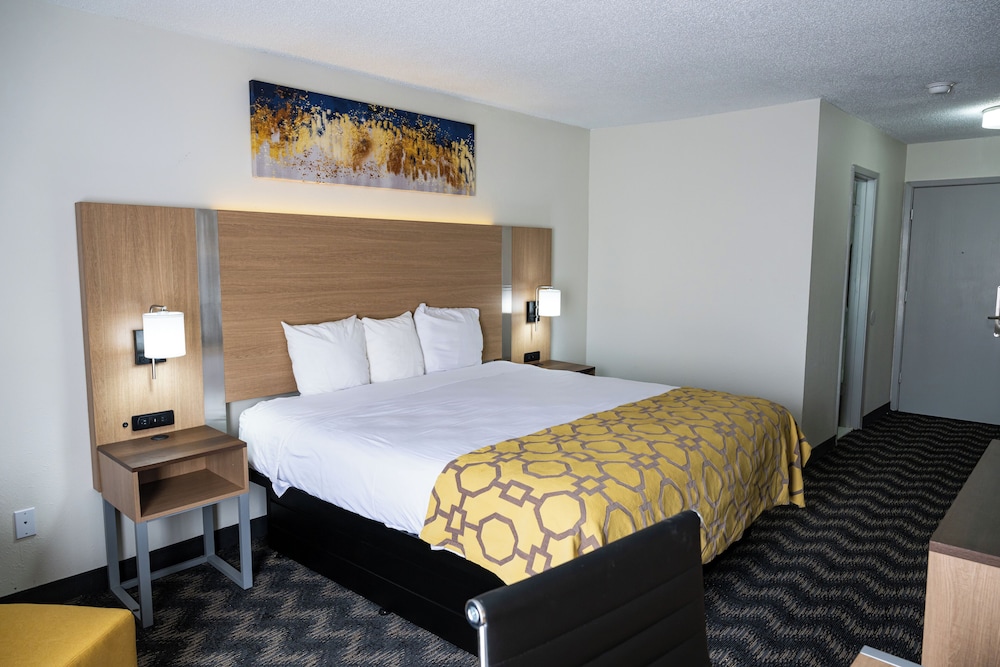 Standard Room, 1 King Bed - Photo 5