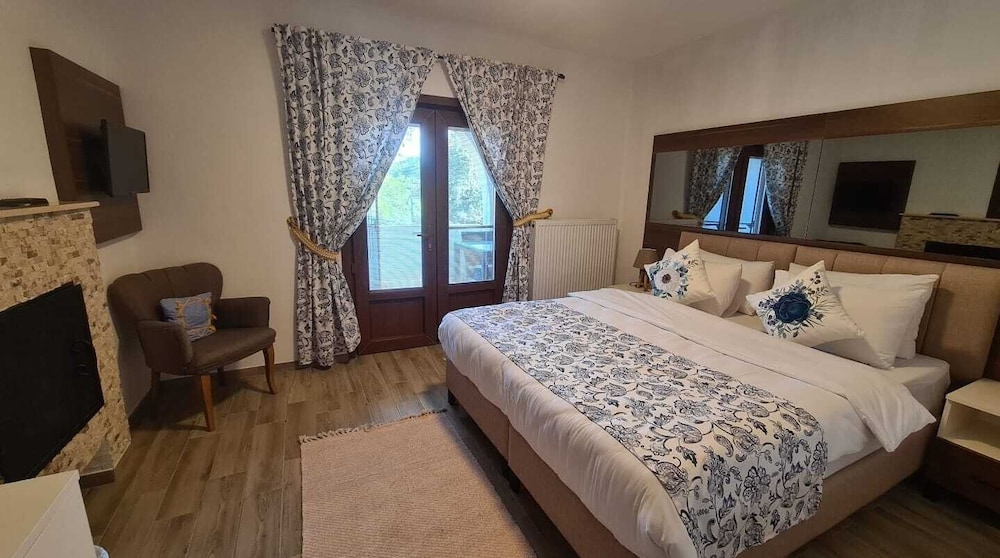 Deluxe Double or Twin Room - Photo 1