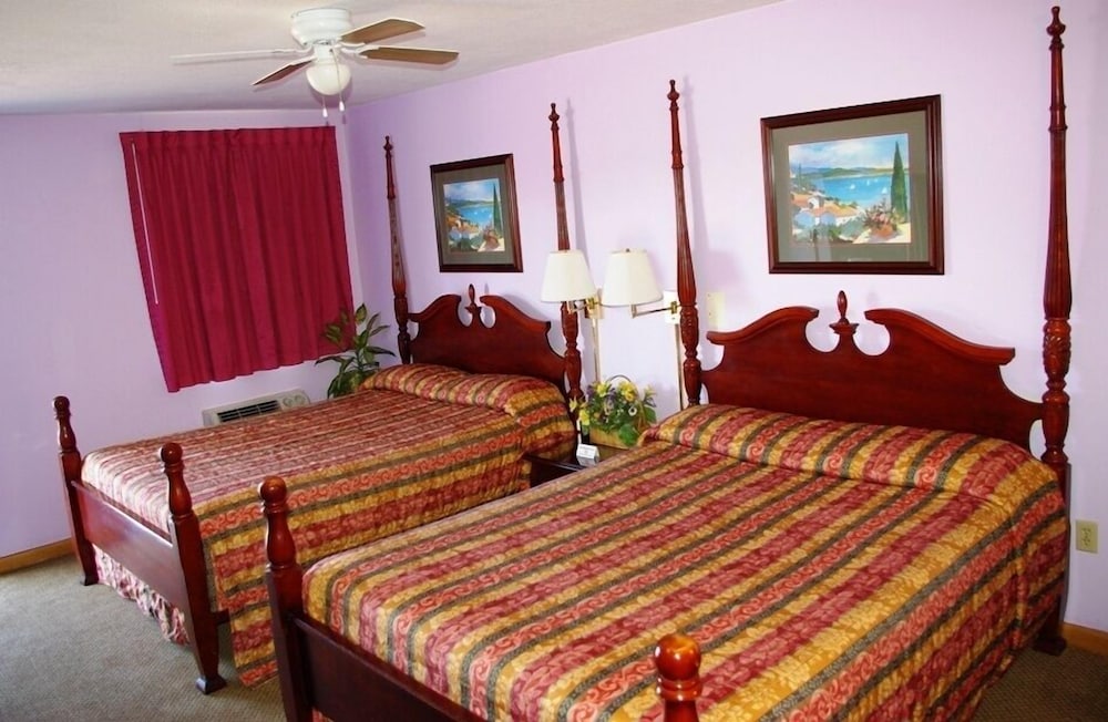 Room, 2 Queen Beds photo 1