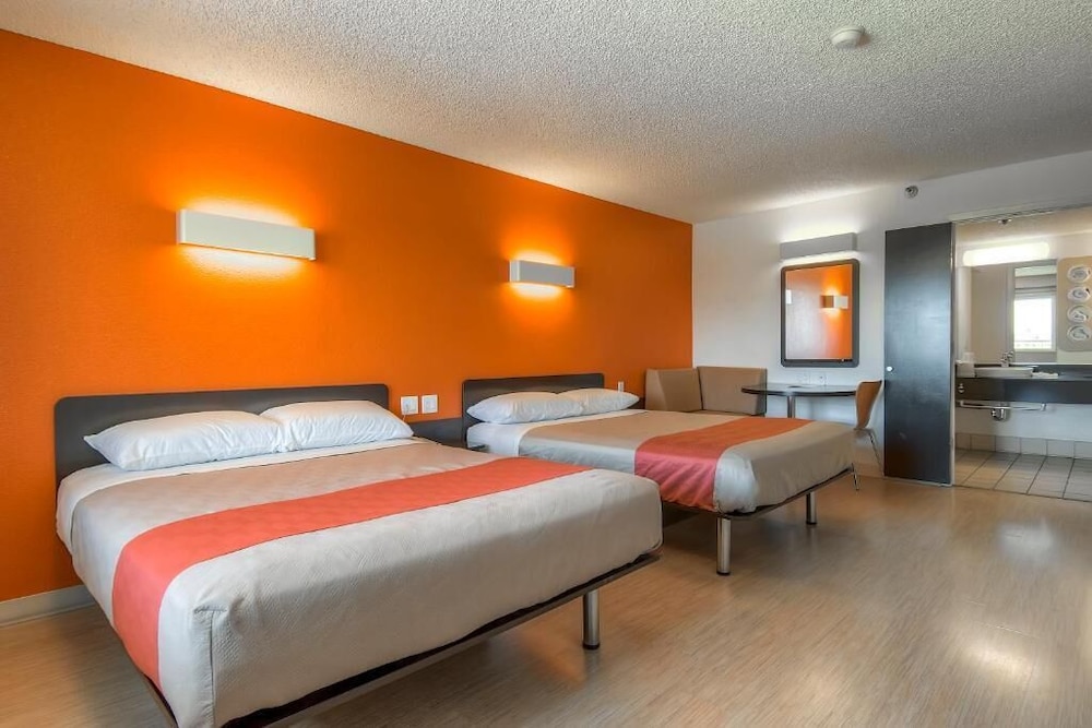 Deluxe Room, 2 Queen Beds, Accessible, Non Smoking - Photo 3