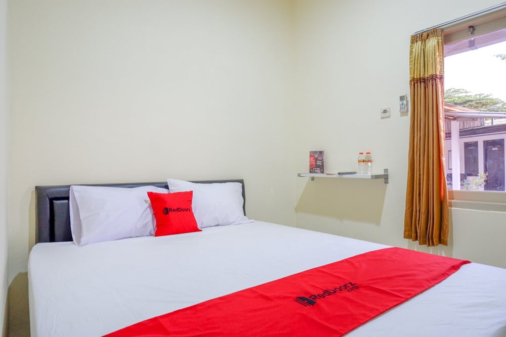 Double Room (RedDoorz) - Photo 1