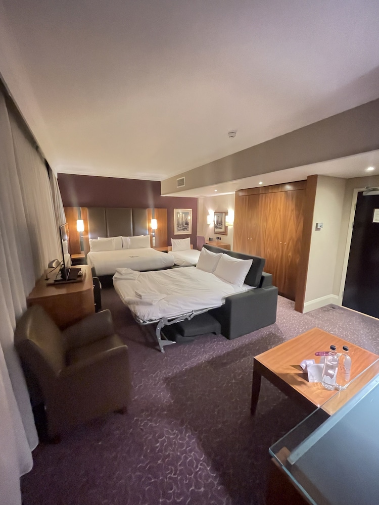 Premium Room, 1 Queen Bed with Sofa bed photo 3