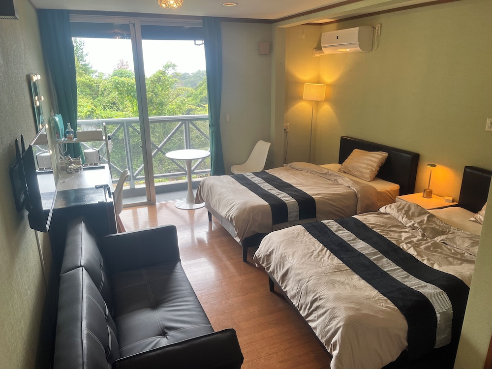 Deluxe Triple Room, Balcony, Bay View photo 1