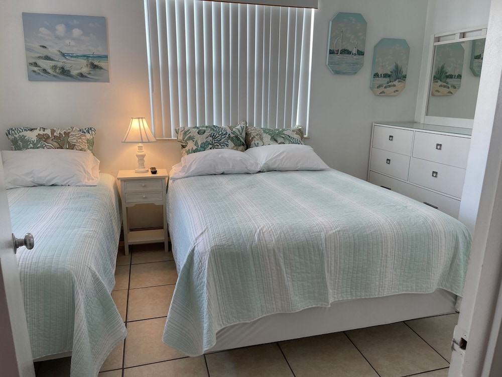 Room, 1 Bedroom, Pool View, Courtyard Area