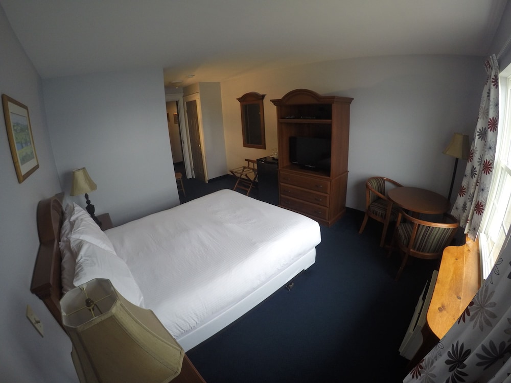 Standard Room, 1 Queen Bed photo 3