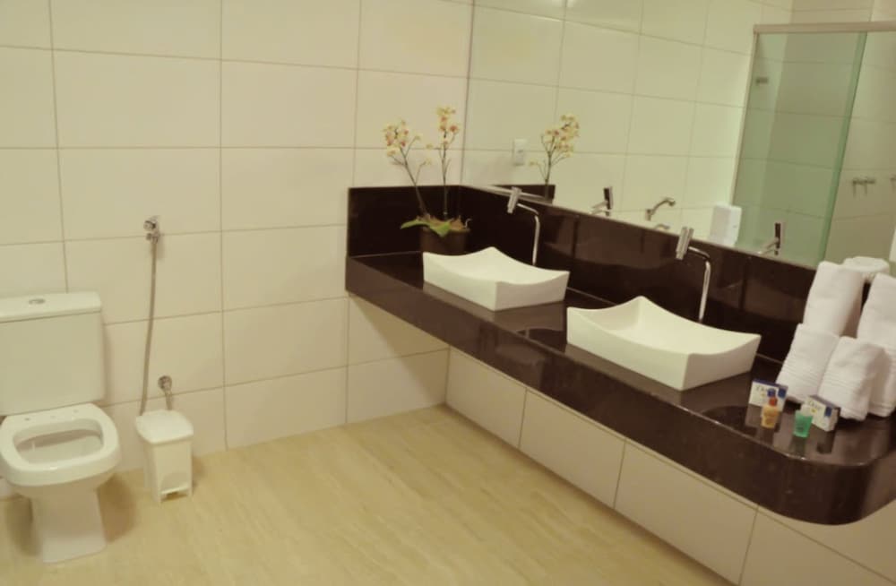 Honeymoon Studio Suite photo 2