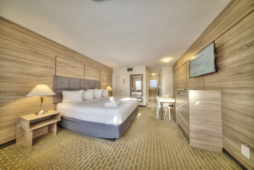 Deluxe Studio, 1 King Bed, Kitchen