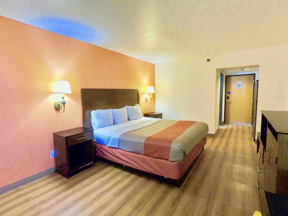 Superior Room, 1 King Bed, Non Smoking, Hot Tub - Photo 3