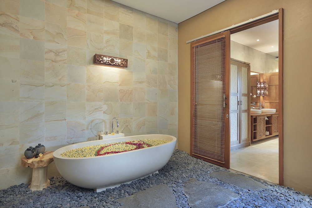 Suite with Jacuzzi (with Daily Afternoon Tea)
