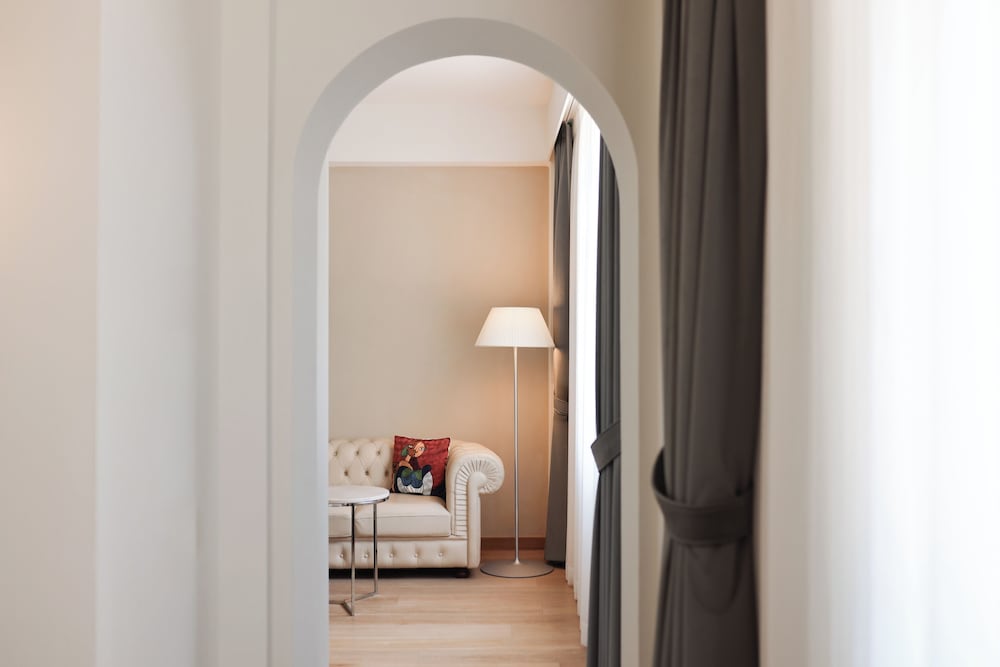 Standard Room (No Lake View, Partially Renovated) Villa Principe photo 2