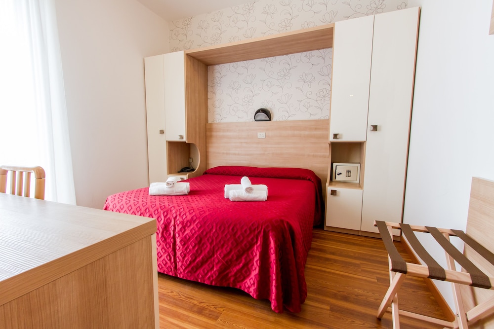 Double or Twin Room - Photo 3