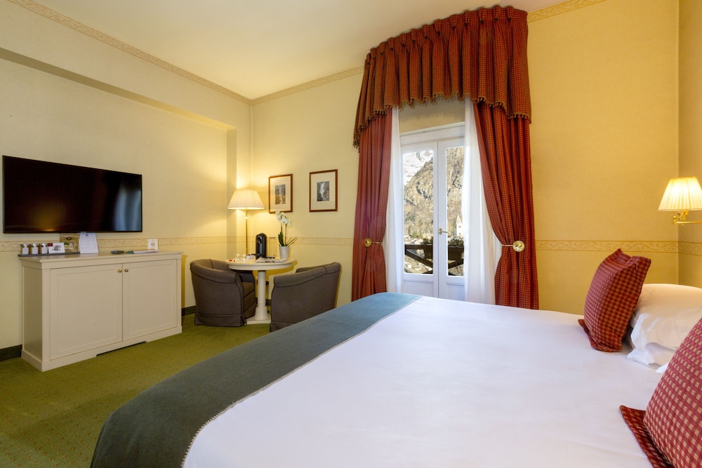 Double or Twin Room, Balcony, Mountain View (Prestige) photo 3