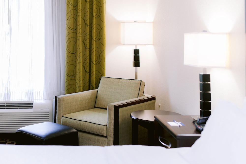 Suite, 1 King Bed, Accessible (Communications) - Photo 3