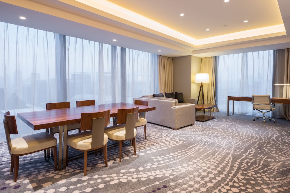 Classic Room, Accessible, Club Lounge Access - Photo 4