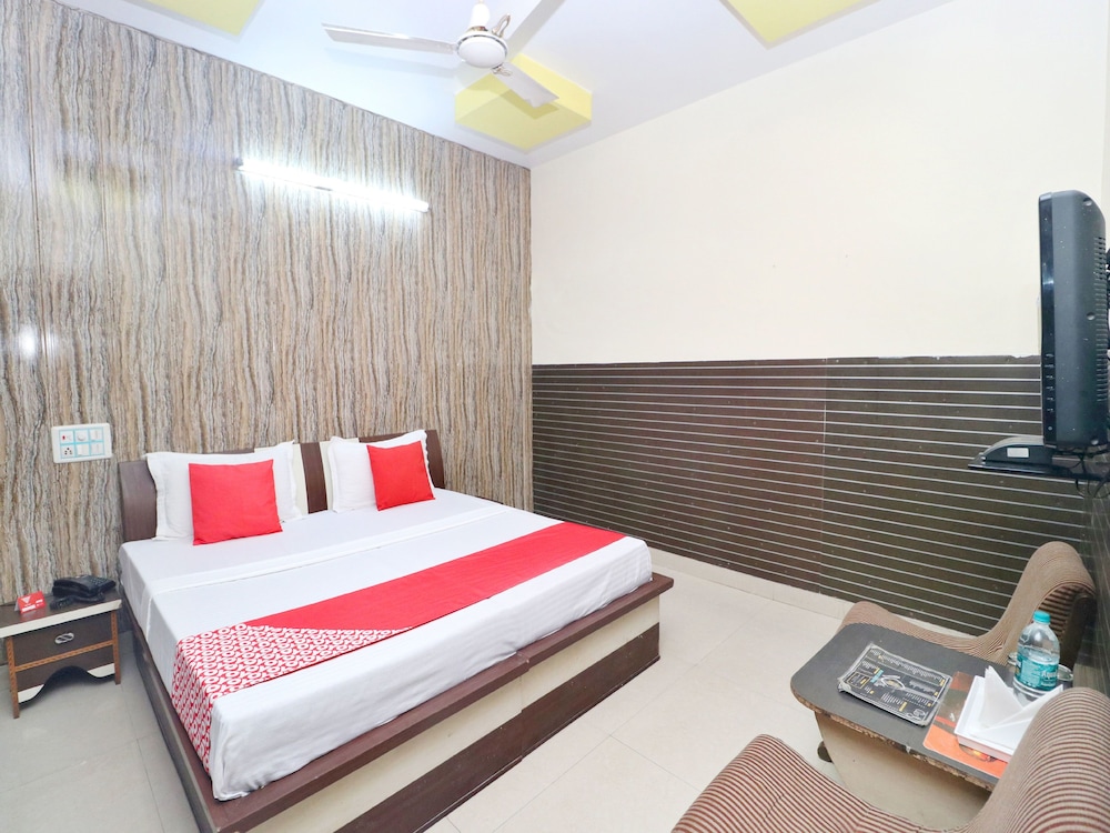 Deluxe Double or Twin Room, 1 King Bed photo 3